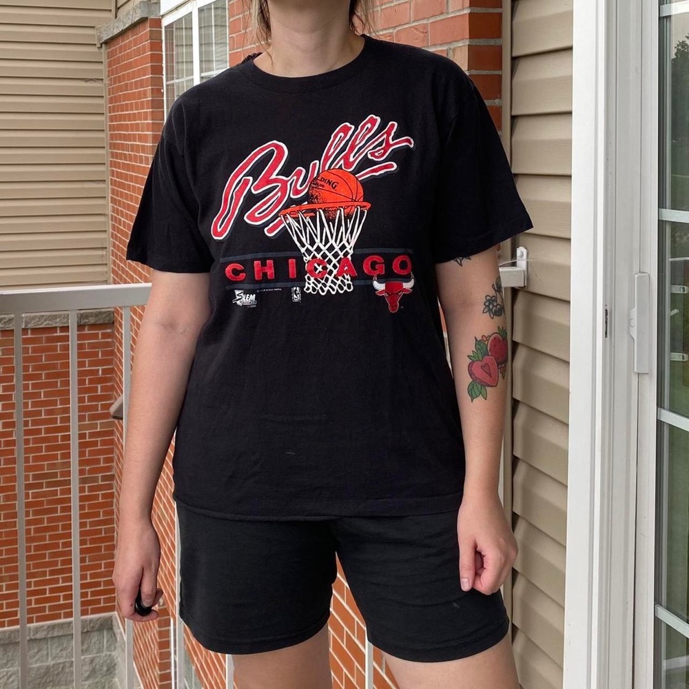 Vintage 1990s Chicago Bulls Salem Sportswear Short Sleeve Black T-Shirt